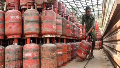 LPG Cylinder KYC Alert: 9 महीने से सिलेंडर नहीं लिया तो करना होगा KYC, नहीं तो हो सकती है परेशानी